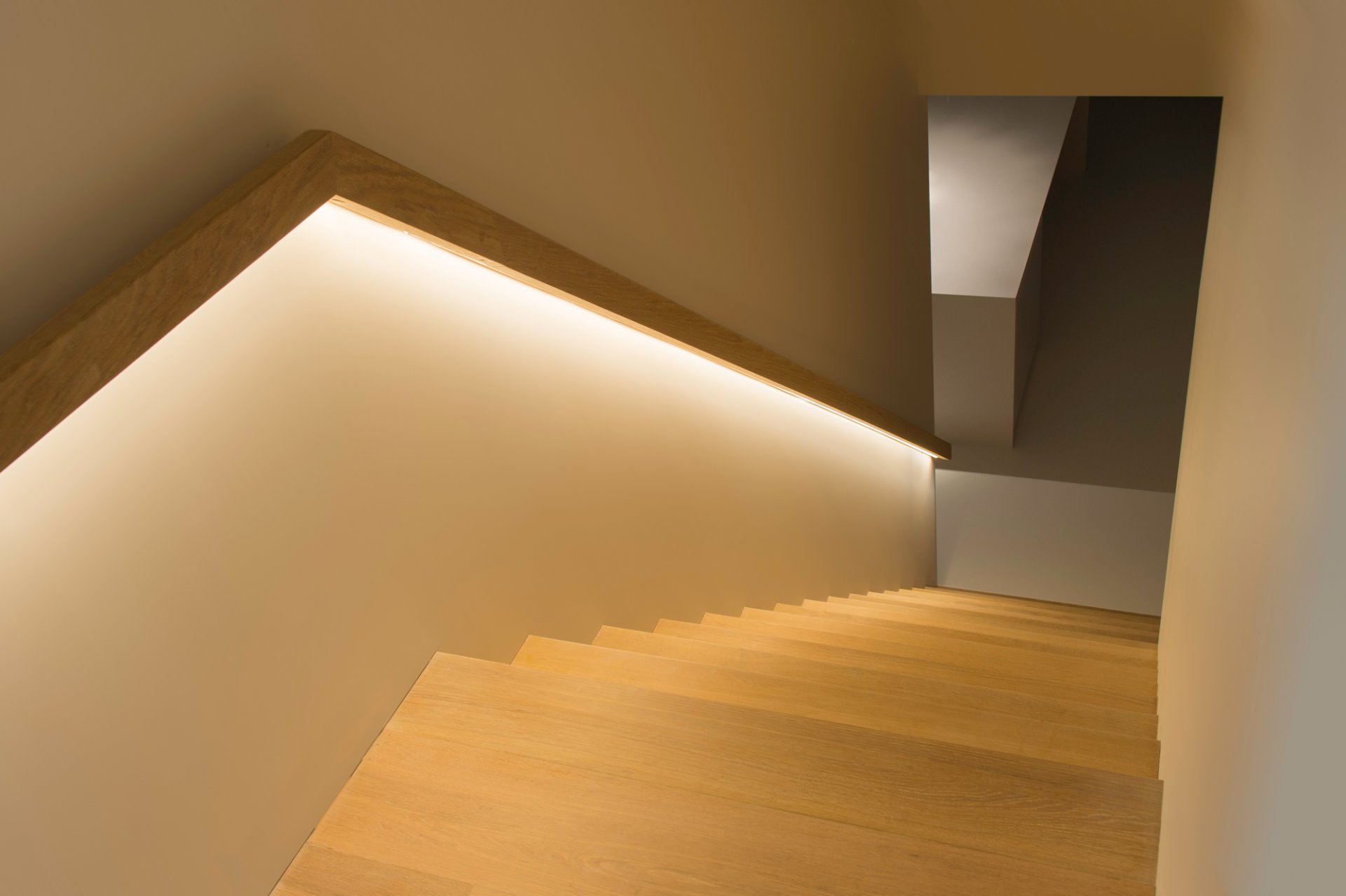 misdrijf Aanpassen Dank je Moderniseer je trap met trapleuning verlichting | Decotrap